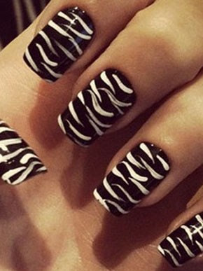 Fotos e dicas de unhas decoradas com animal print de zebra