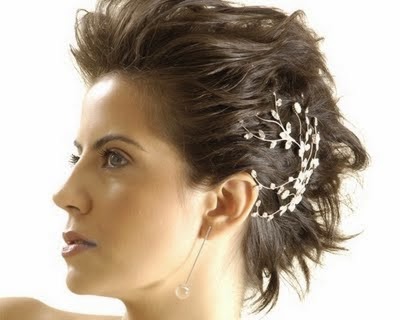 Foto de penteado liso curto de noiva